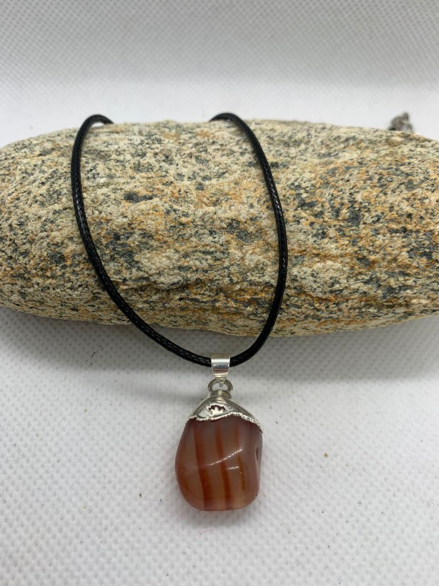 Dije con Electro Cornalina con Cordón Negro