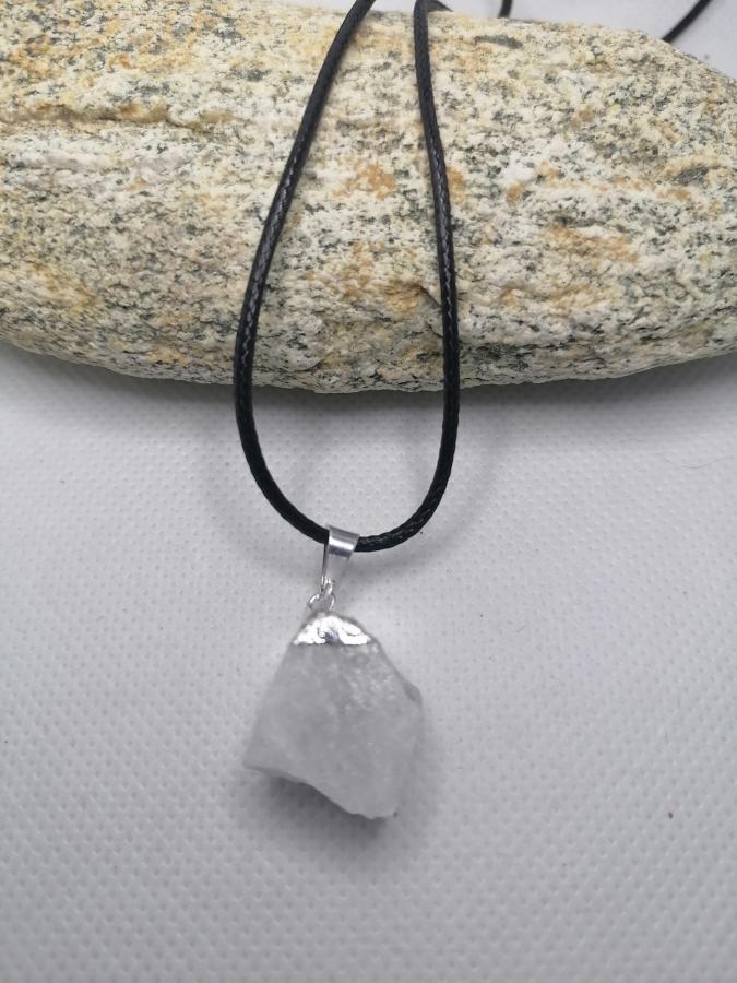 Dije Piedra Luna con Cordón Negro
