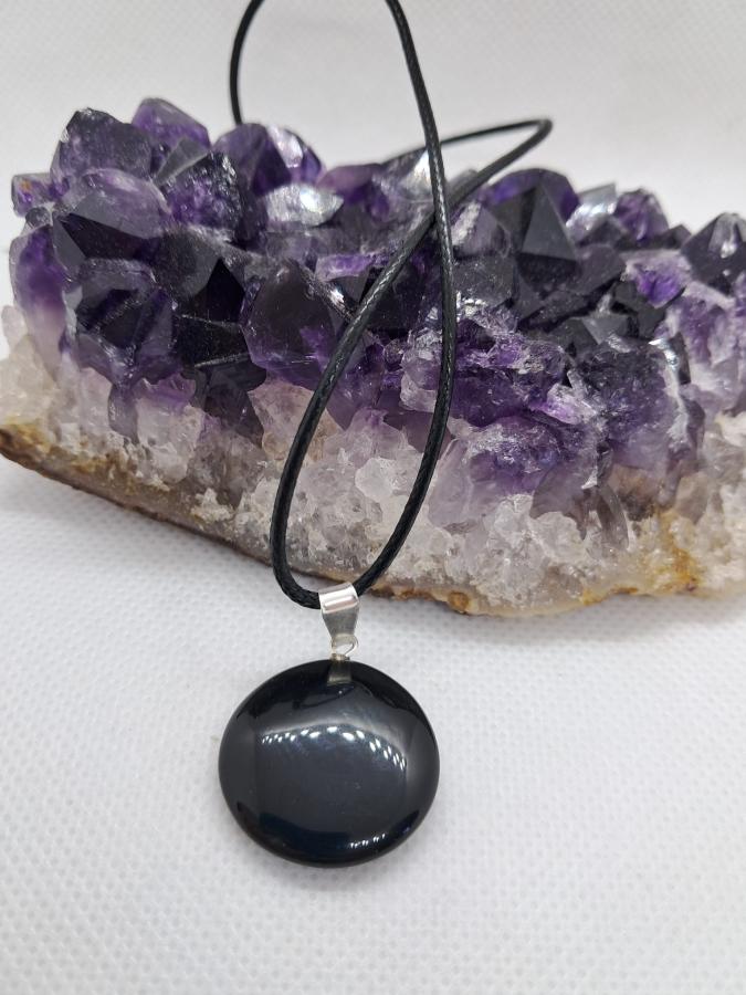 Dije Medalla Obsidiana con Cordón Negro