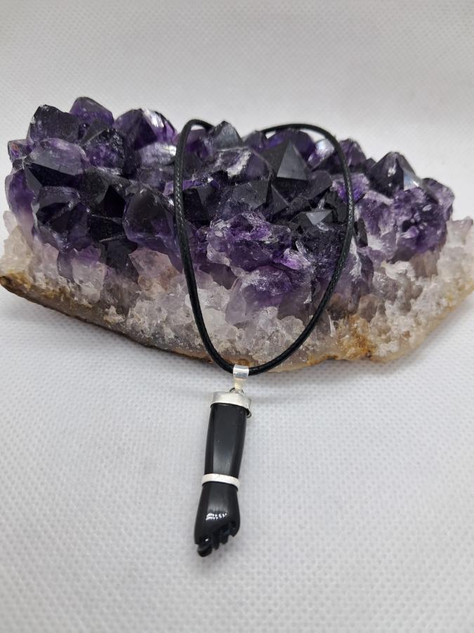 Dije Higa o Fija Obsidiana con Cordón Negro