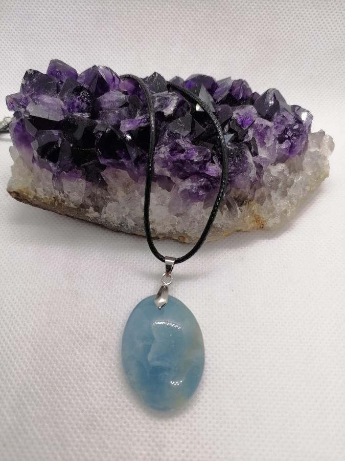 Dije Gota Ovalada Ónix Cielo con Cordón Negro