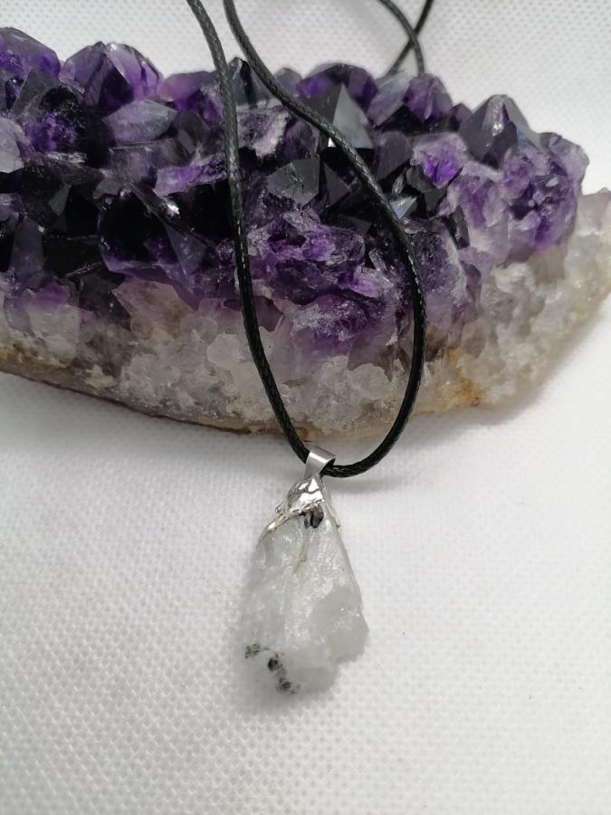 Dije Cuarzo Turmalinado en Bruto con Cordón Negro