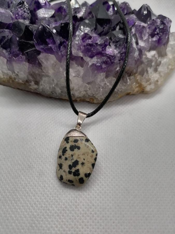 Dije con Electro Jaspe Dálmata con Cordón Negro