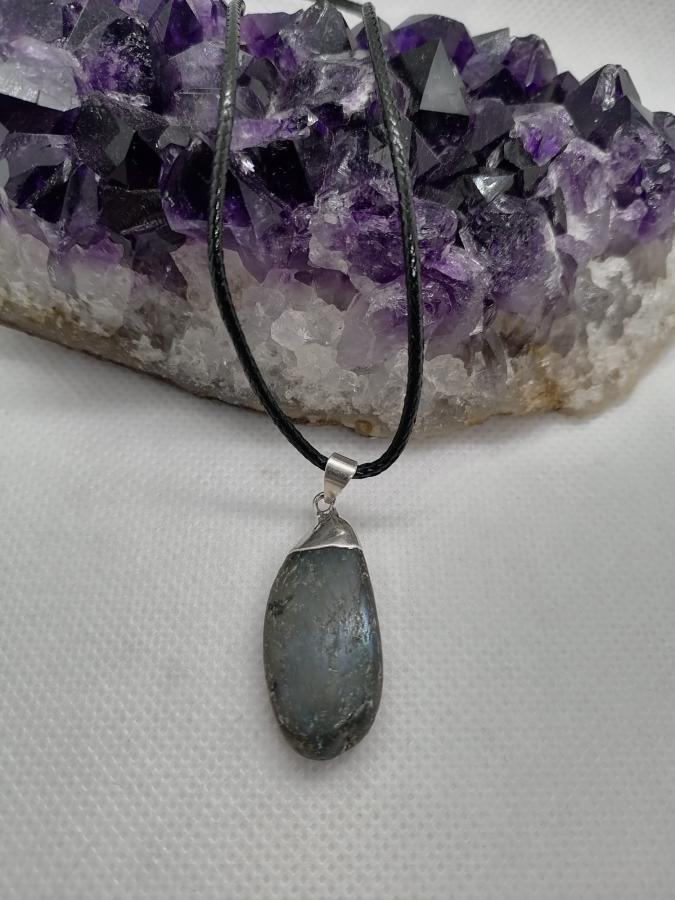 Dije con Electro Labradorita con Cordón Negro