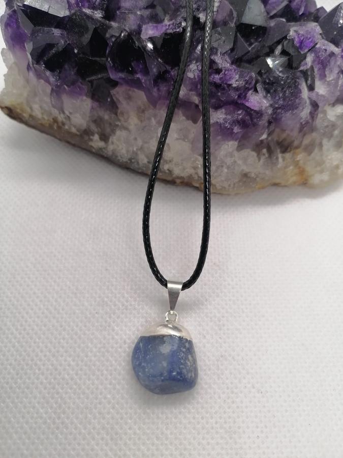 Dije con Electro Cuarzo Azul con Cordón Negro